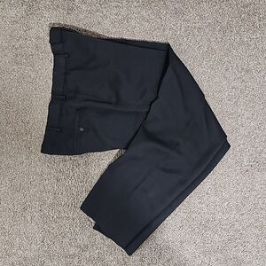 Axist Black Dress Pants with Smooth Fabric and Straight-Leg Cut